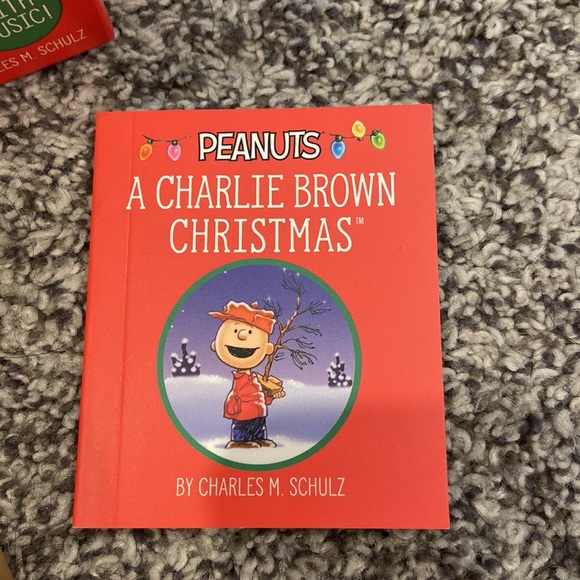 Adorable mini Charlie Brown Christmas tree and mini book - Picture 3 of 10